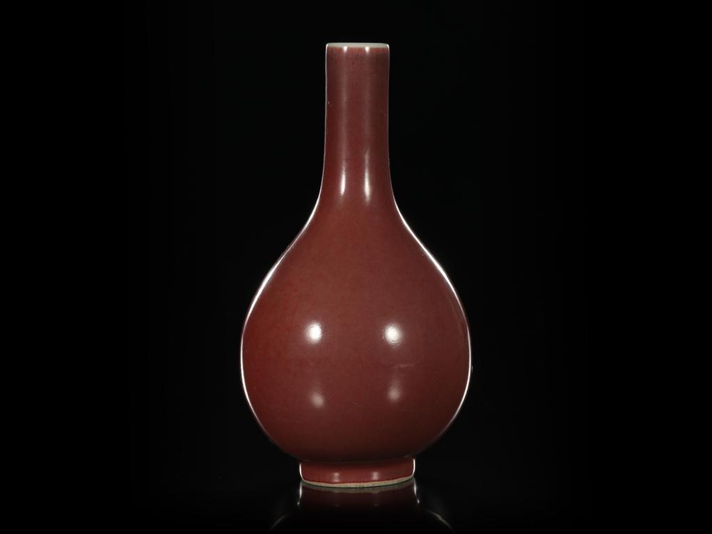 靓宝格- 清中期红釉长颈瓶