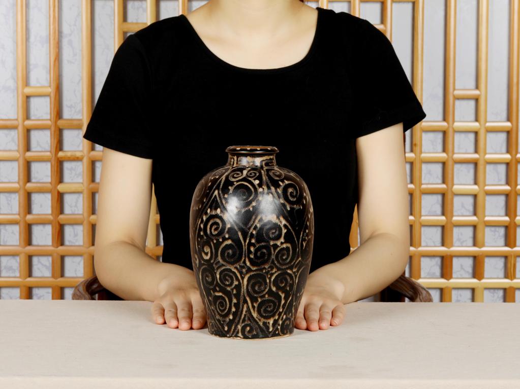 靓宝格- 南宋吉州窑黑釉剔犀纹梅瓶