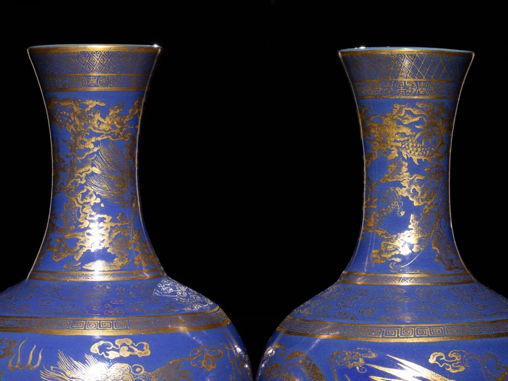 靓宝格- 光绪官窑霁蓝描金龙凤纹赏瓶一对（《大清光绪年制》款）