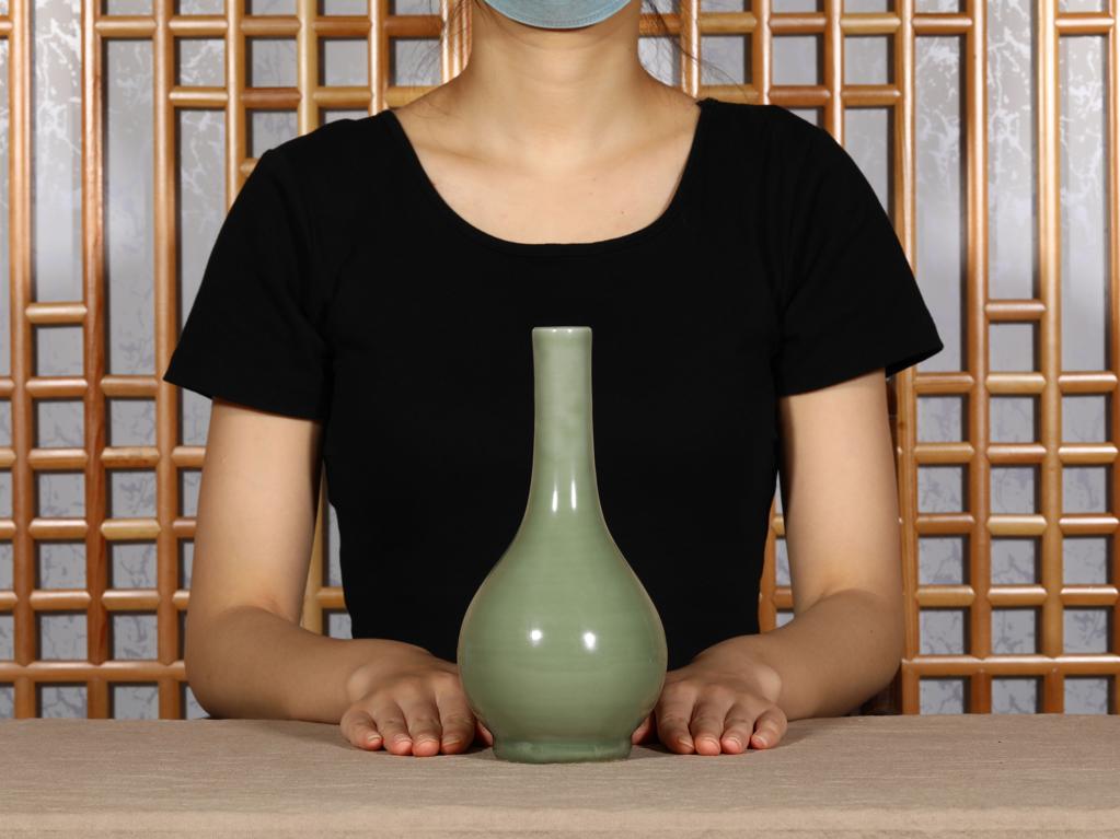 靓宝格- 元代龙泉窑青釉胆式瓶（带木盒）