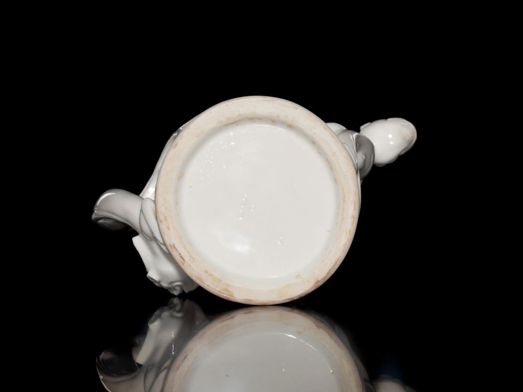 靓宝格- 清早期德化窑白釉贴塑螭龙壶