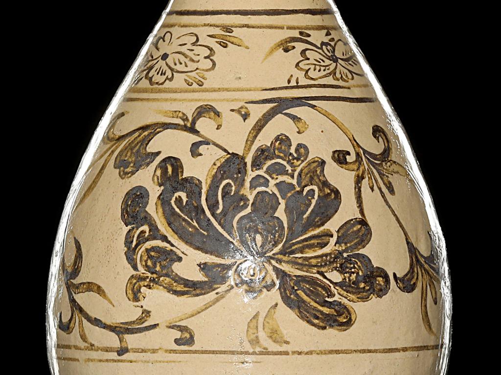 靓宝格- 金元时期磁州窑白釉黑彩花卉纹玉壶春瓶