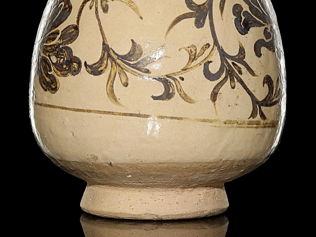 靓宝格- 金元时期磁州窑白釉黑彩花卉纹玉壶春瓶