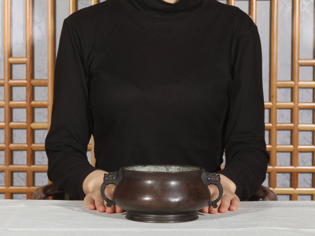 靓宝格- 清中期铜双兽耳簋式炉（《大明宣德年制》款，重1386g）