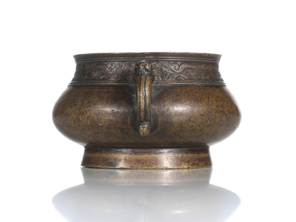 靓宝格- 清晚期铜螭龙纹双龙耳香炉（《大明宣德年制》款，重：1083g）