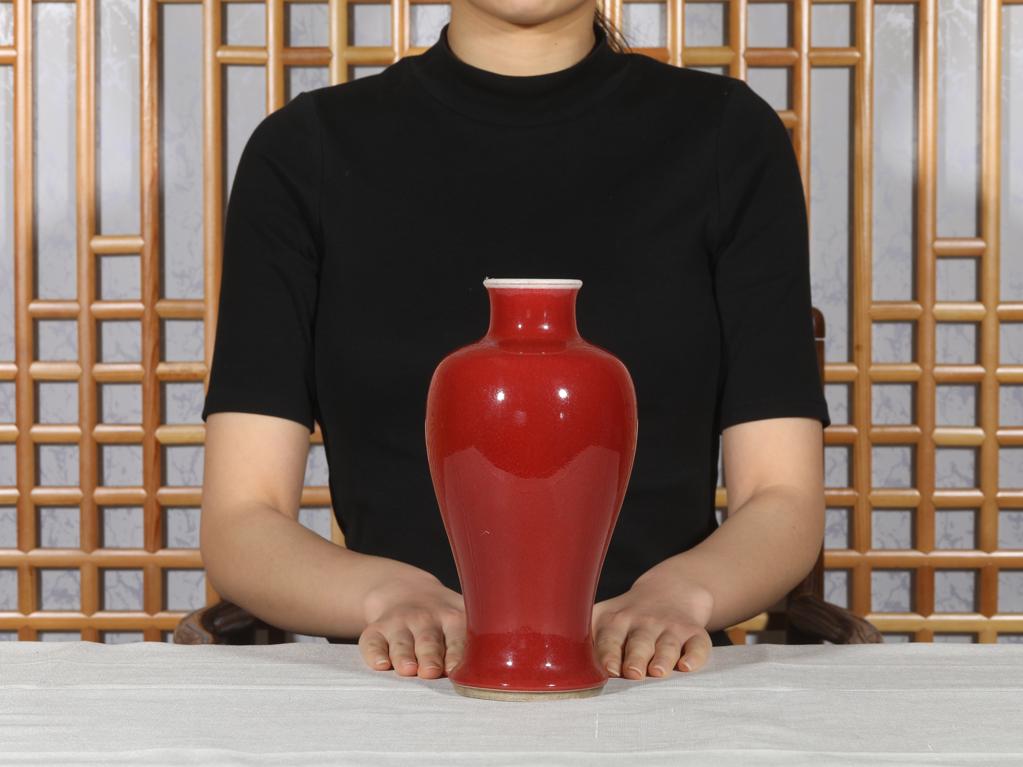 靓宝格- 清中期红釉观音瓶