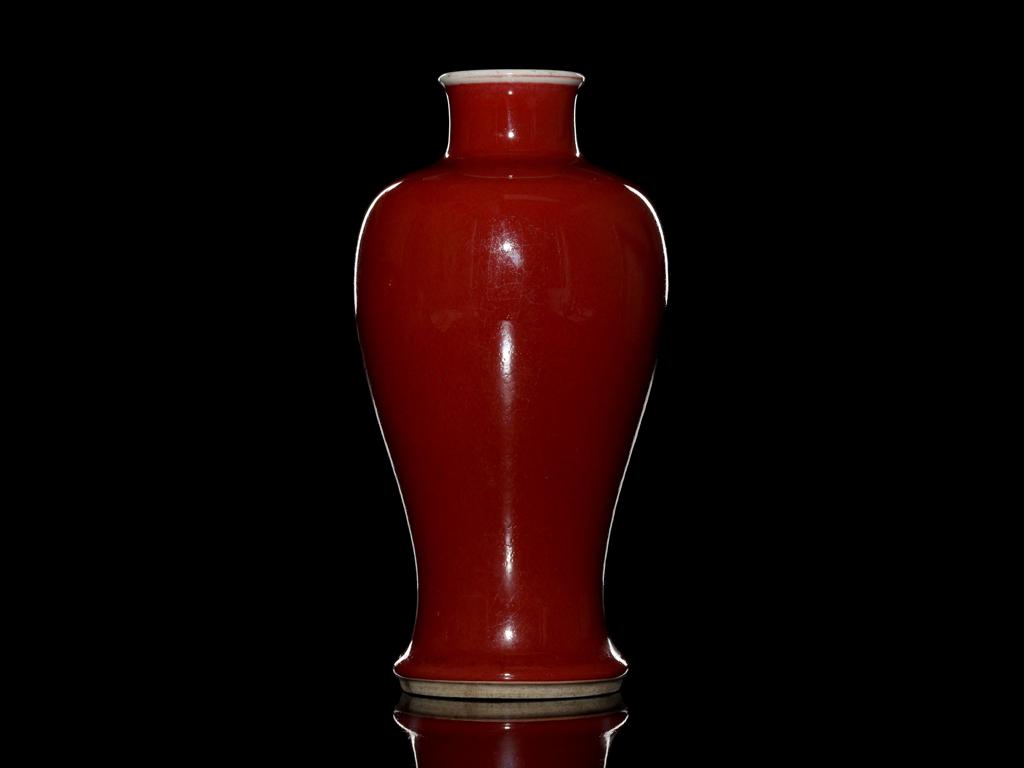 靓宝格- 清中期红釉观音瓶