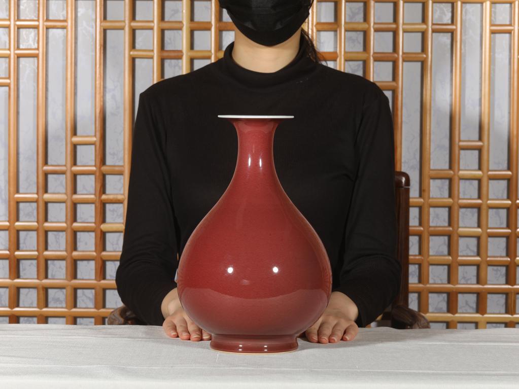 靓宝格- 现代红釉玉壶春瓶（《大清雍正年制》款）