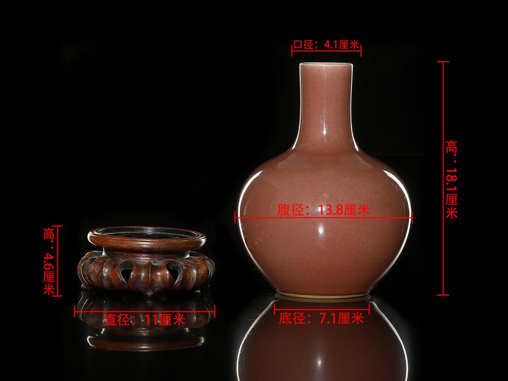 靓宝格- 清晚期红釉小天球瓶（《大清乾隆年制》款，配木座，带木盒）