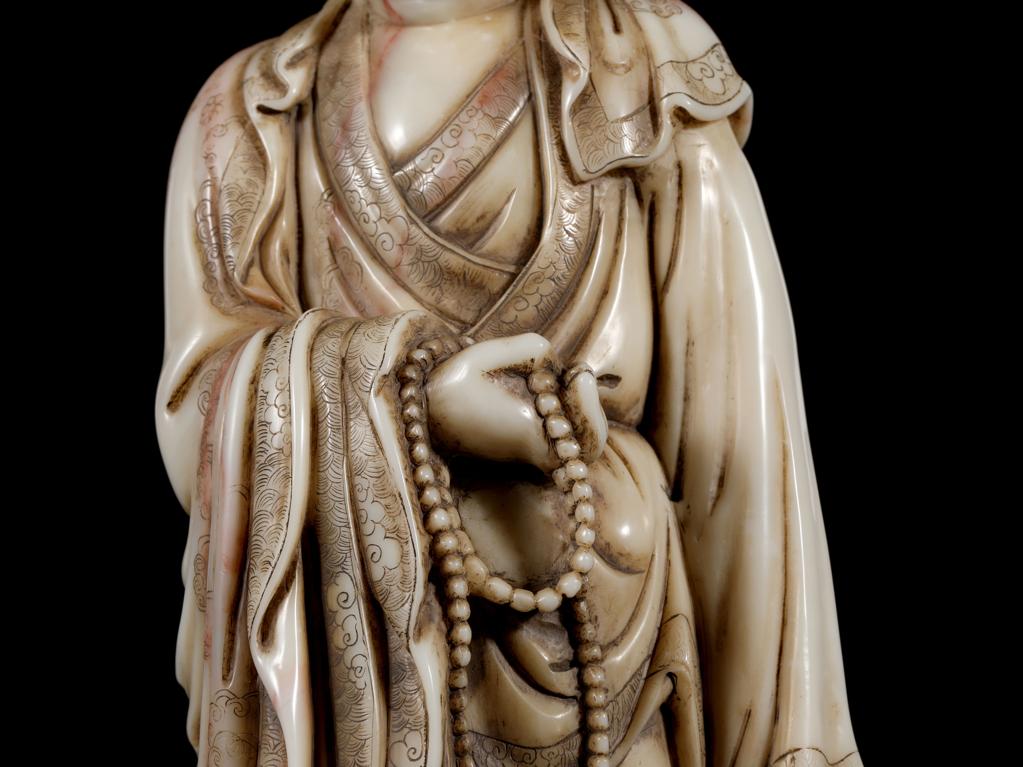 靓宝格- 民国寿山石雕持珠罗汉立像
