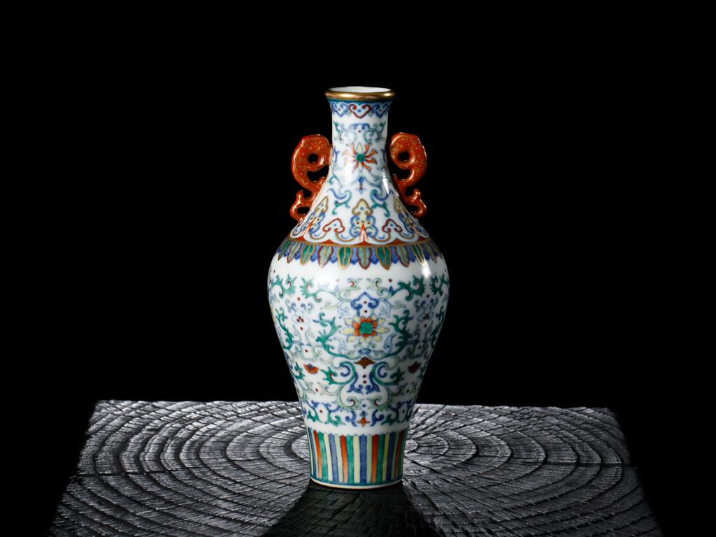 中国古美術大清乾隆年製款天青釉堆彫如意雙耳瓶置物賞瓶文房具時代物-
