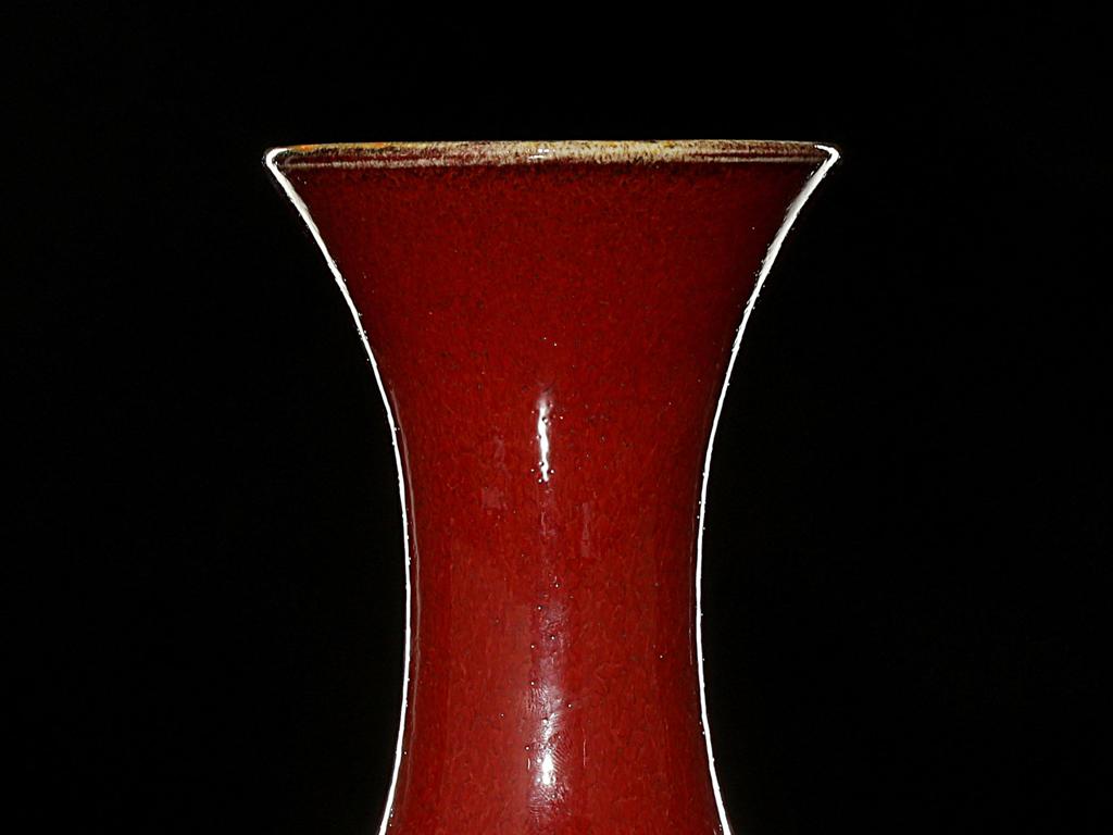 靓宝格- 清晚期红釉撇口长颈瓶